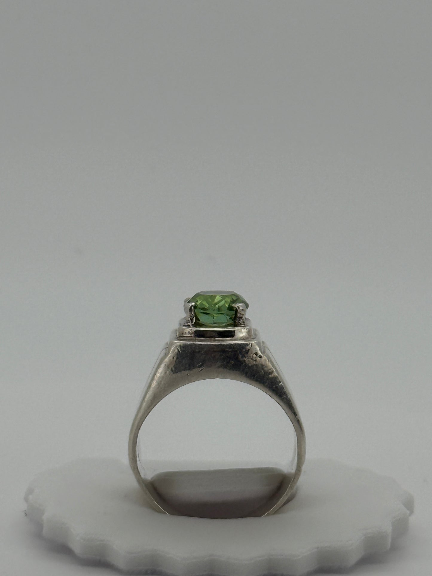 Hellgrüner Turmalin-Silberring – Elegantes handgefertigtes Design