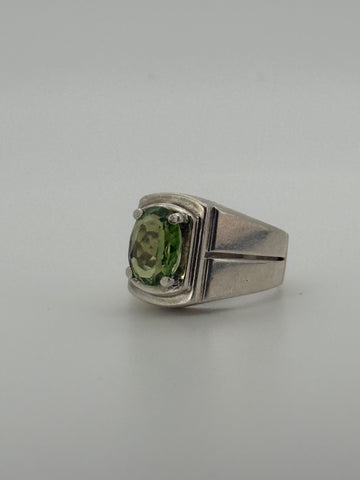 Light Green Tourmaline Silver Ring – Elegant Handmade Design